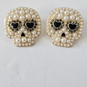 Piper K Pearl Skull Earrings‎